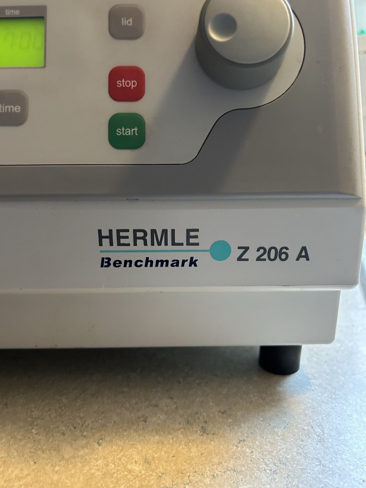 Benchmark Hermle Z 206 A Compact Centrifuge with 221.55 6x50mL Fixed Angle Rotor