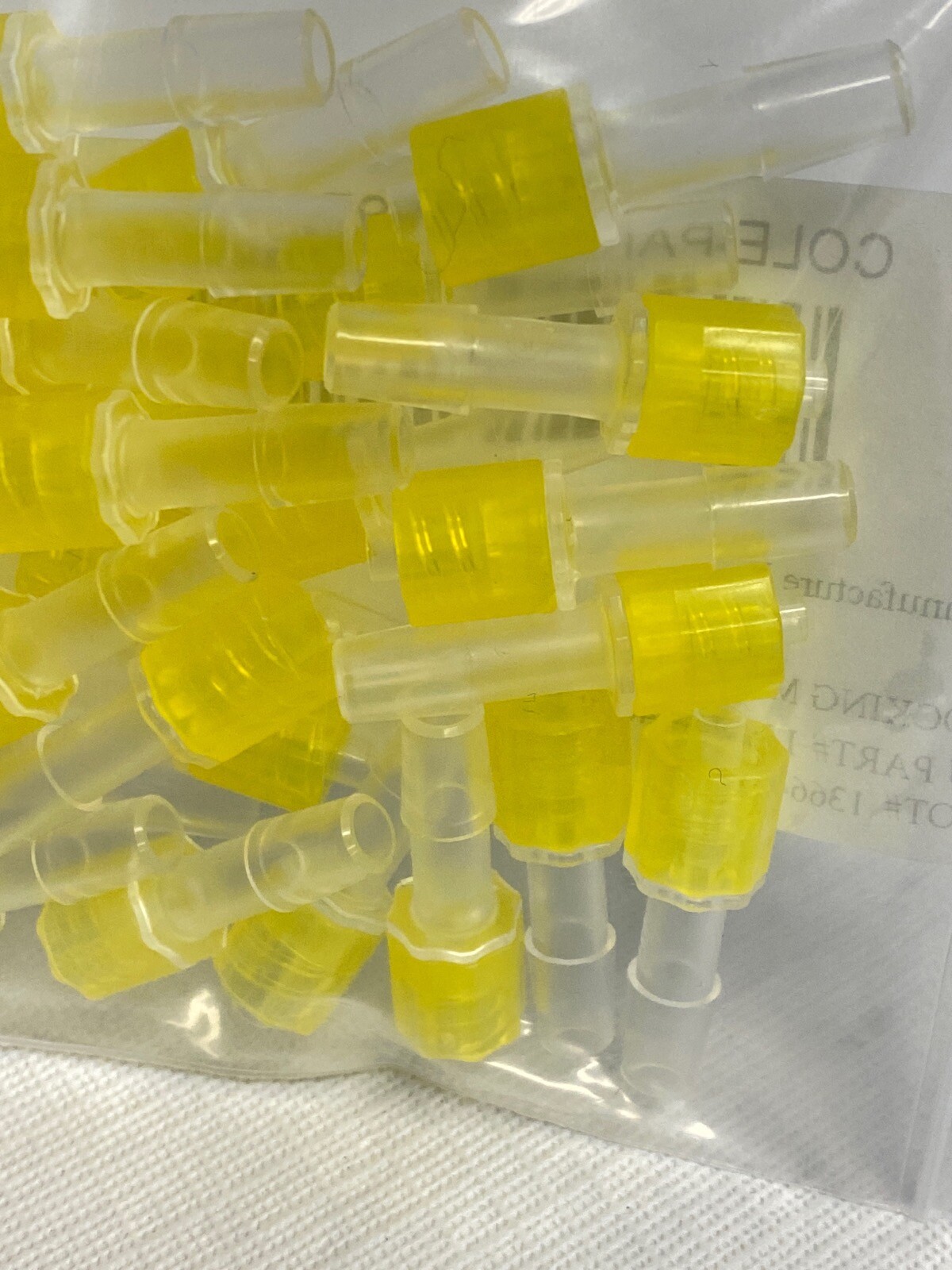 (200 Pc) COLE-PARMER CrystalVu Fitting Yellow Male Luer Lock x 1/4” Barb 4552026