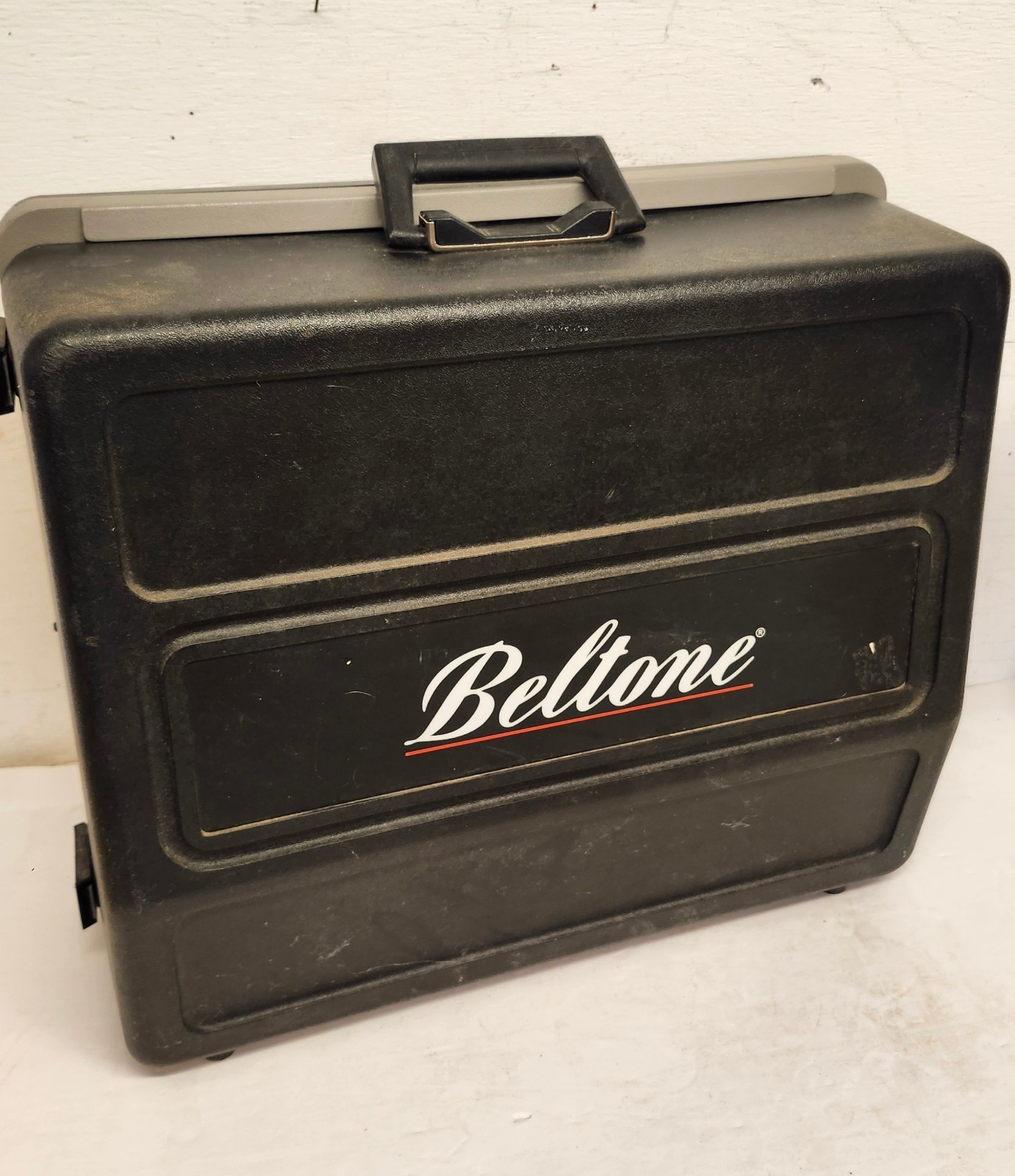 Beltone Master Hearing Audiometer L-211 W/ Headphones Mic Etc. Look