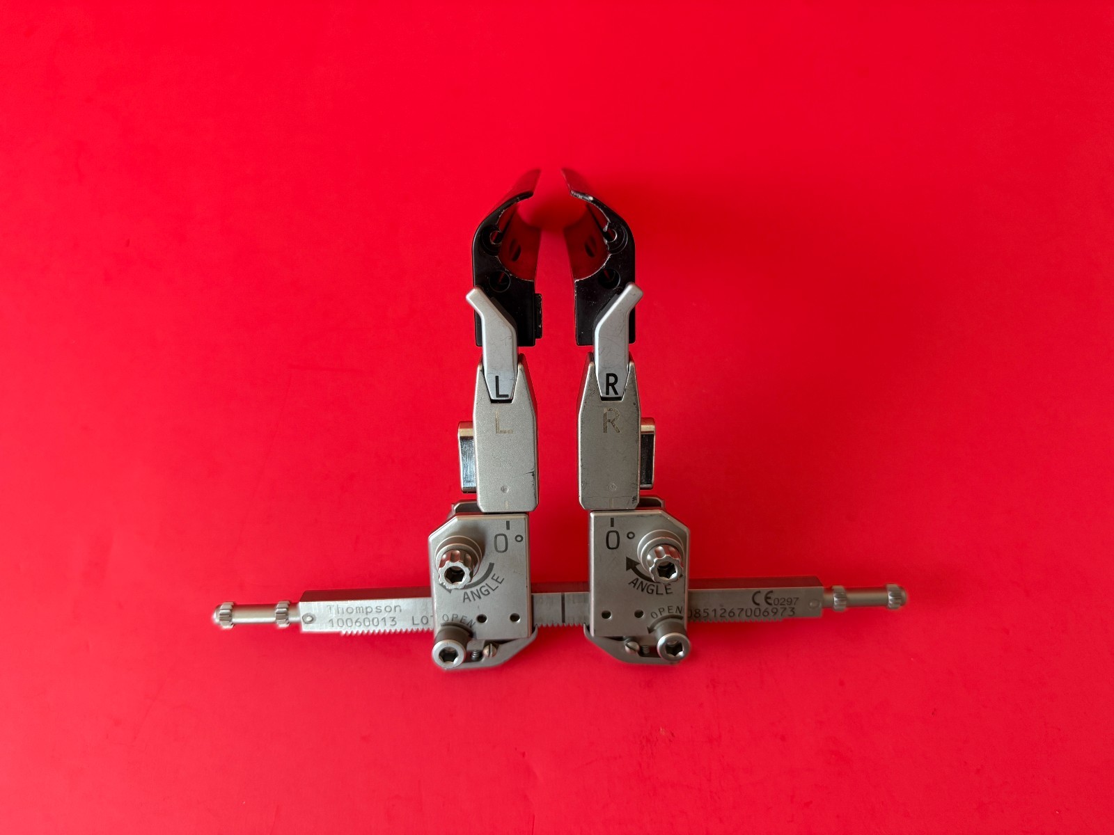 MEDTRONIC THOMPSON 11cm Left and Right Blades OLIF Retractor Set.