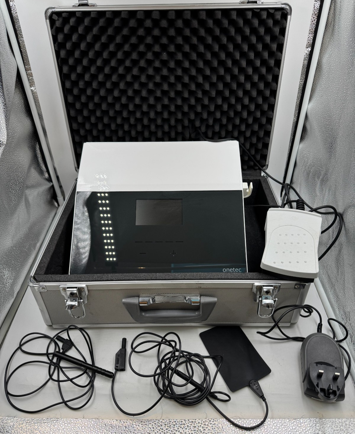 OneTec HFAsthetic Treatment Device Case with Footswitch Accessories RWS UK VAT