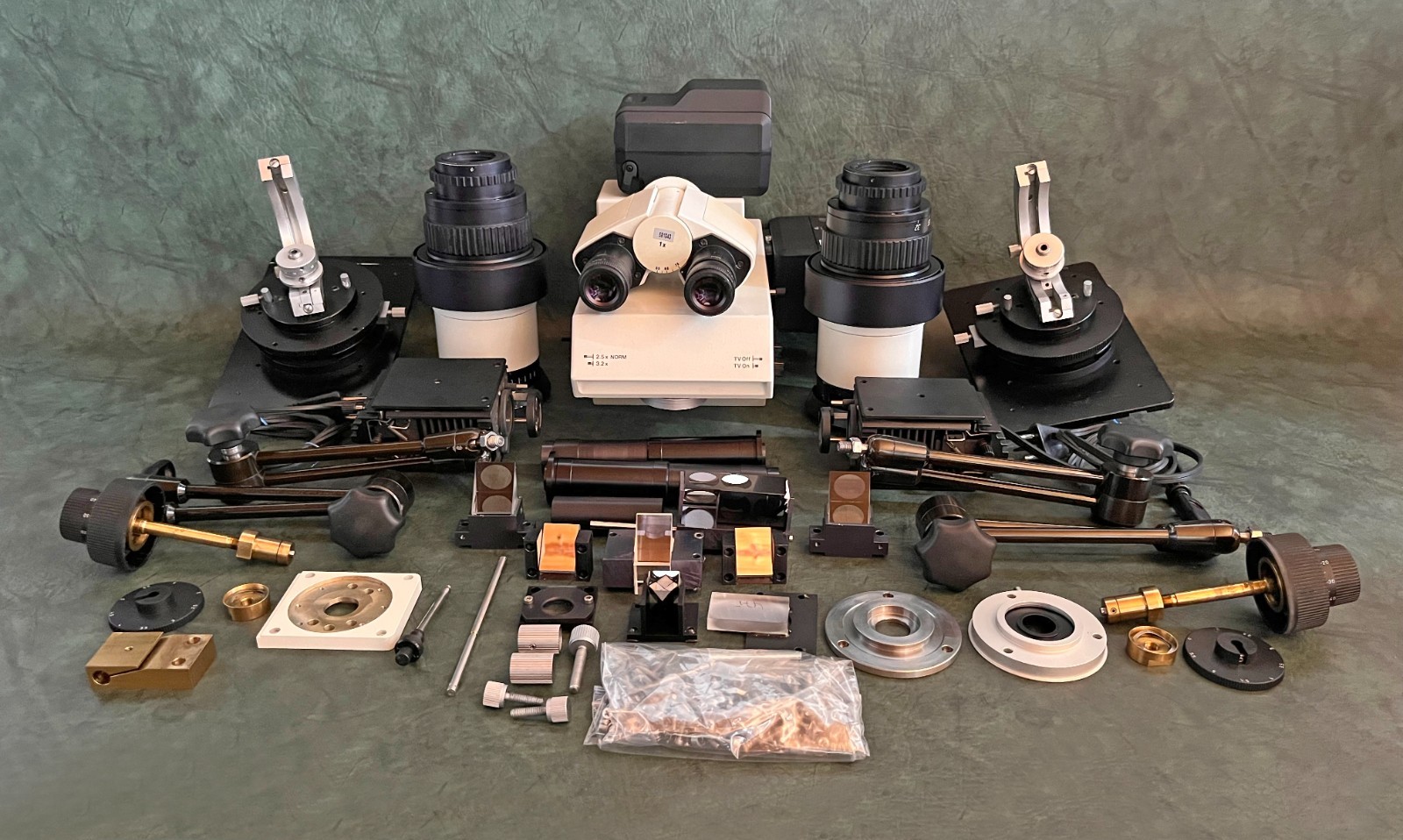 UNTESTED FOR PARTS LEICA DMC FORENSIC COMPARISON MICROSCOPE SPARES LOT GERMANY