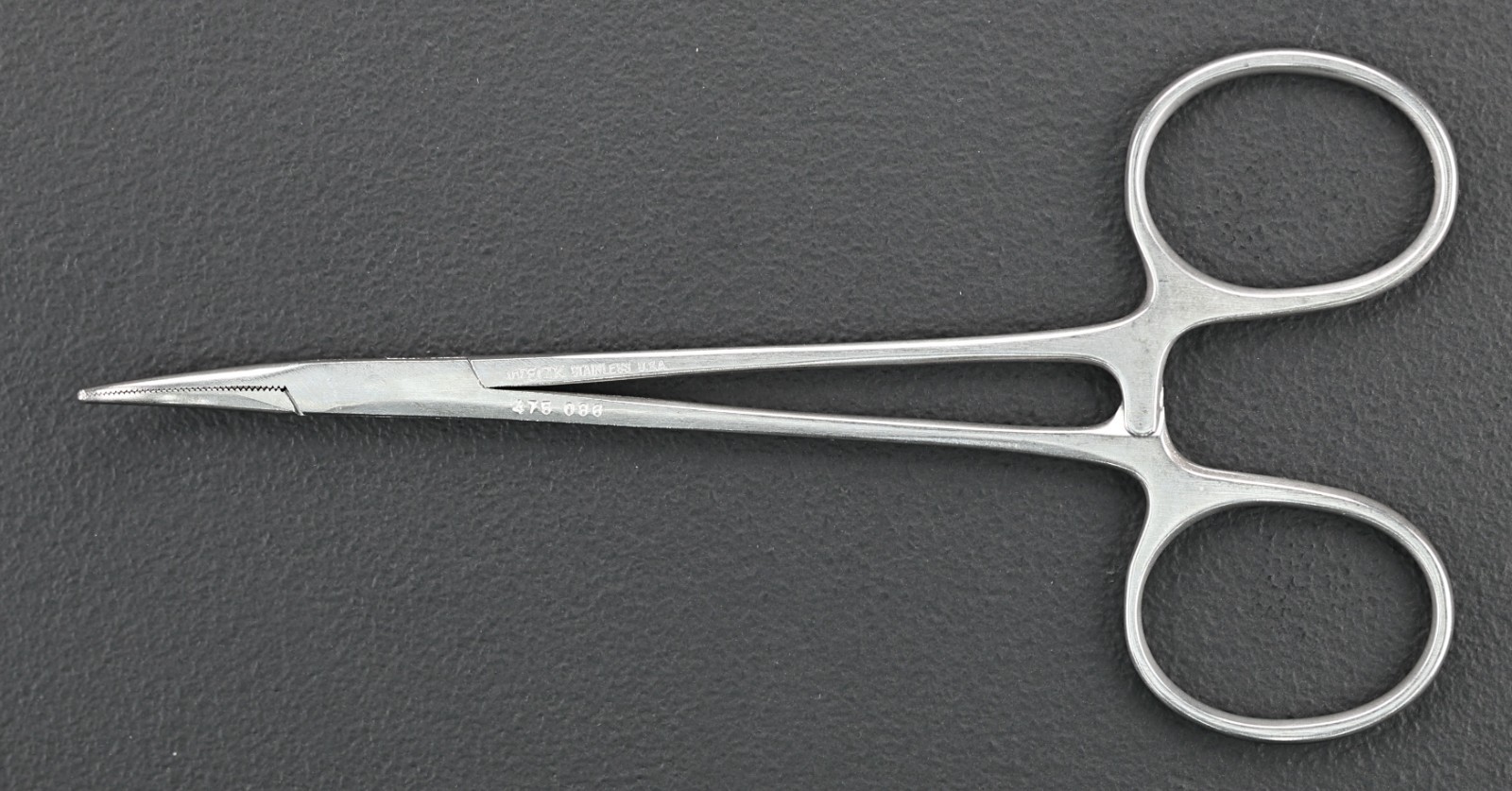 Weck 475-086 Halsted Mosquito Forceps, Curved, Serrated, 11.5cm