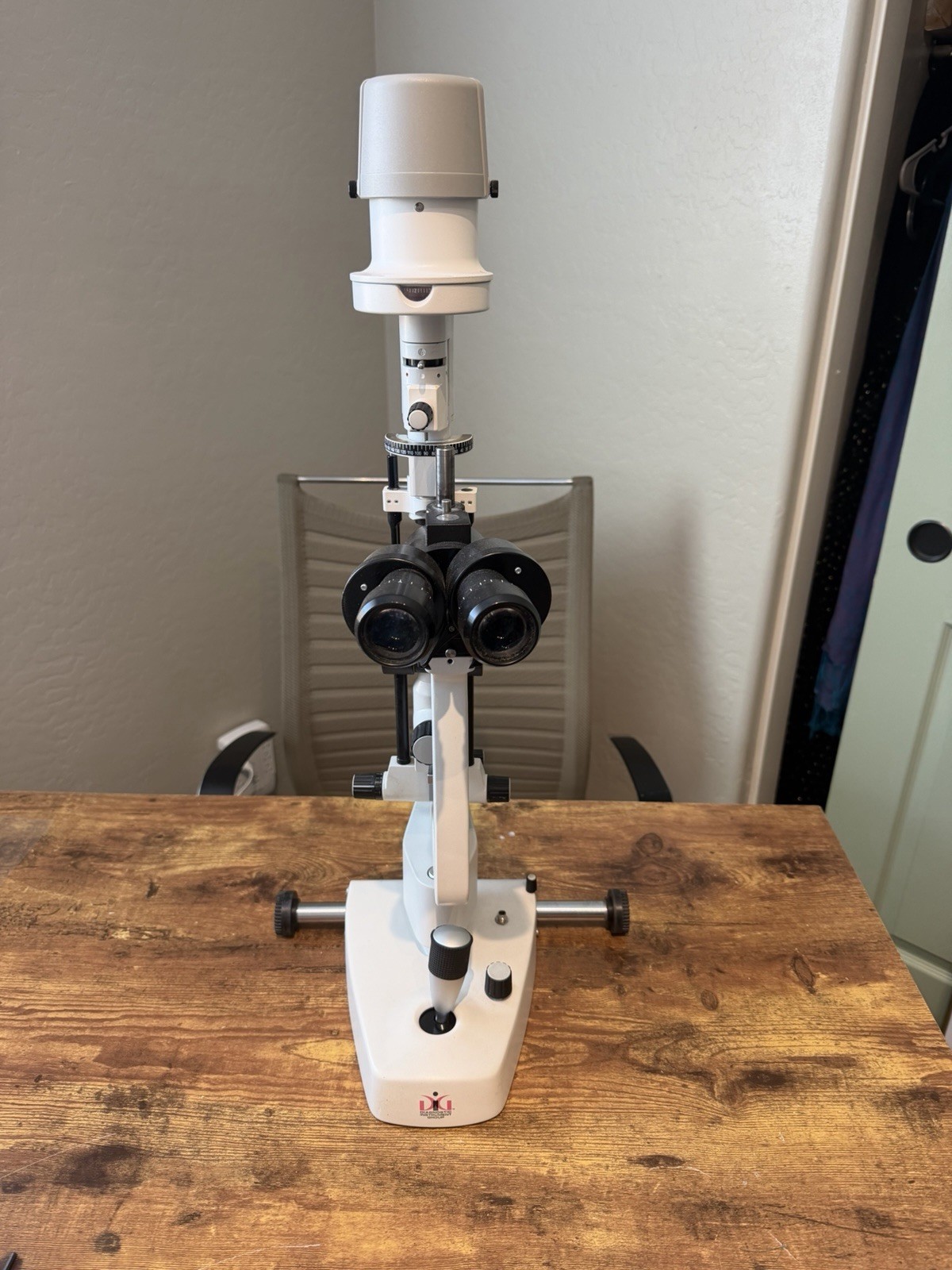 Diagnostic Instrument Group Slit Lamp w/ Chin Rest & Power Supply