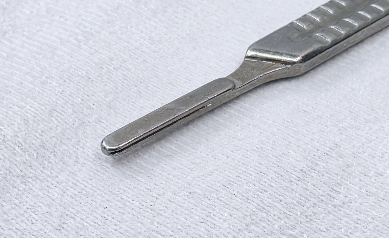 V. Mueller SU1404–002 4L Long Knife / Scalpel / Blade Handle