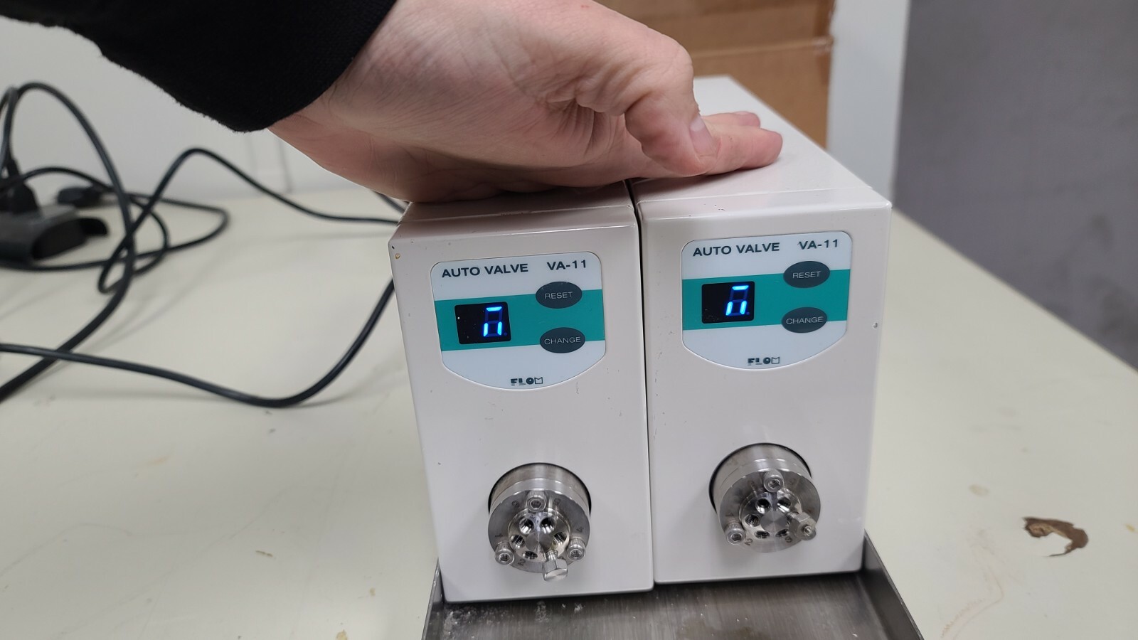2 FLOM LC Valves Automatic Valve Units VA-11 HPLC VA-11-312 [C4S3]