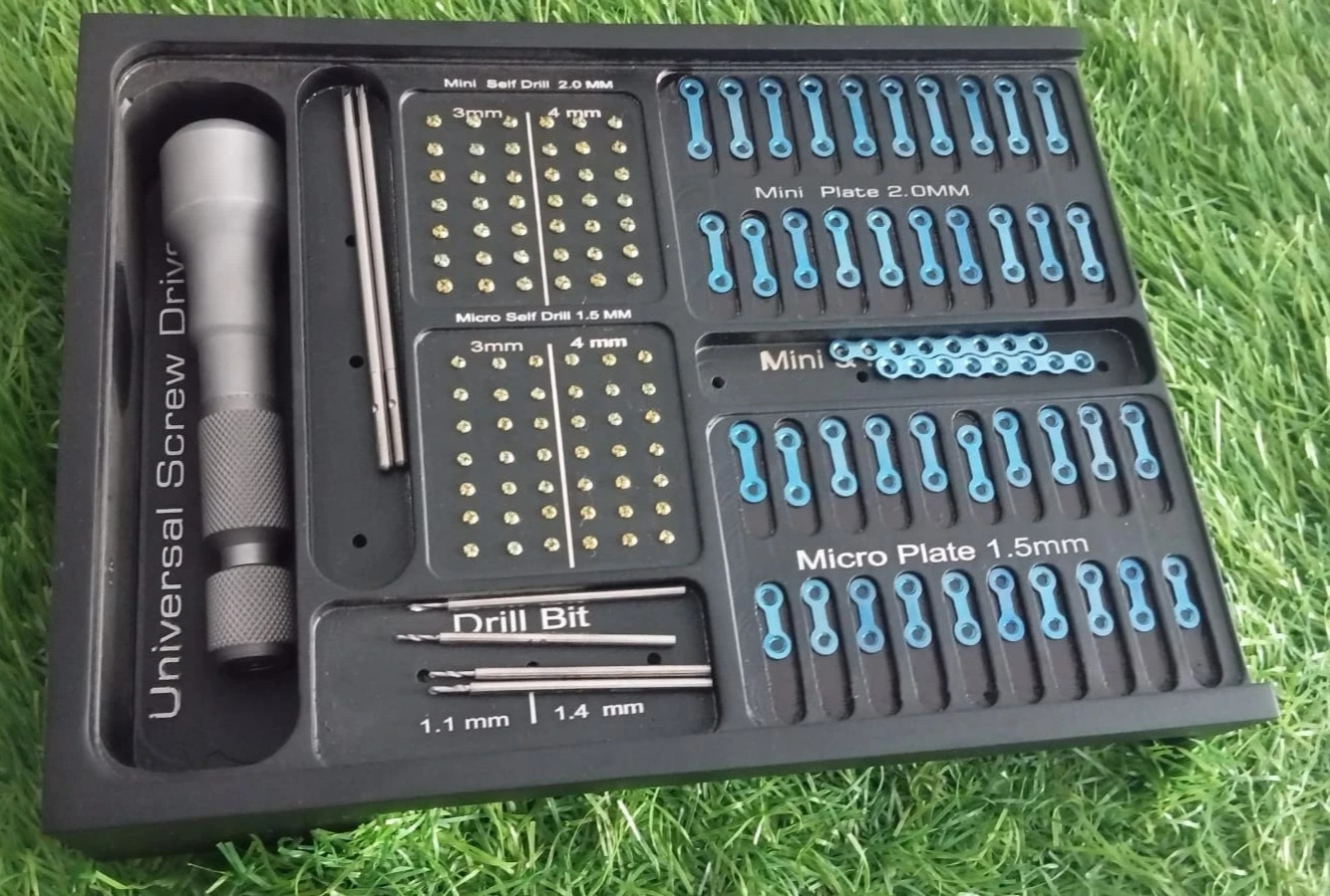 Dental Maxillofacial Surgery Kit Mini And Micro Titanium Screws And Plates