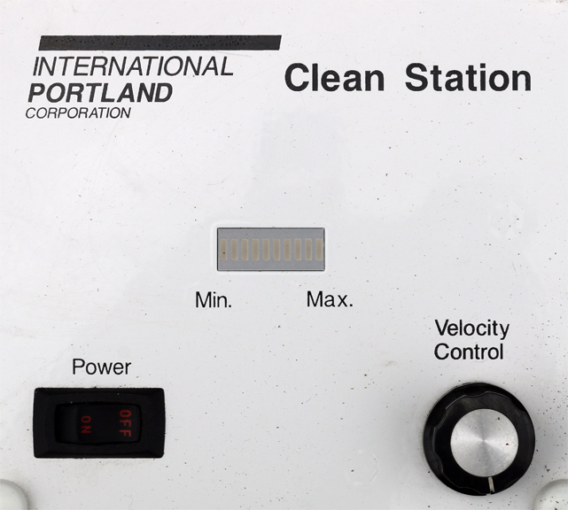 International Portland Corporation 450 Class 100 Positive Clean Air Station