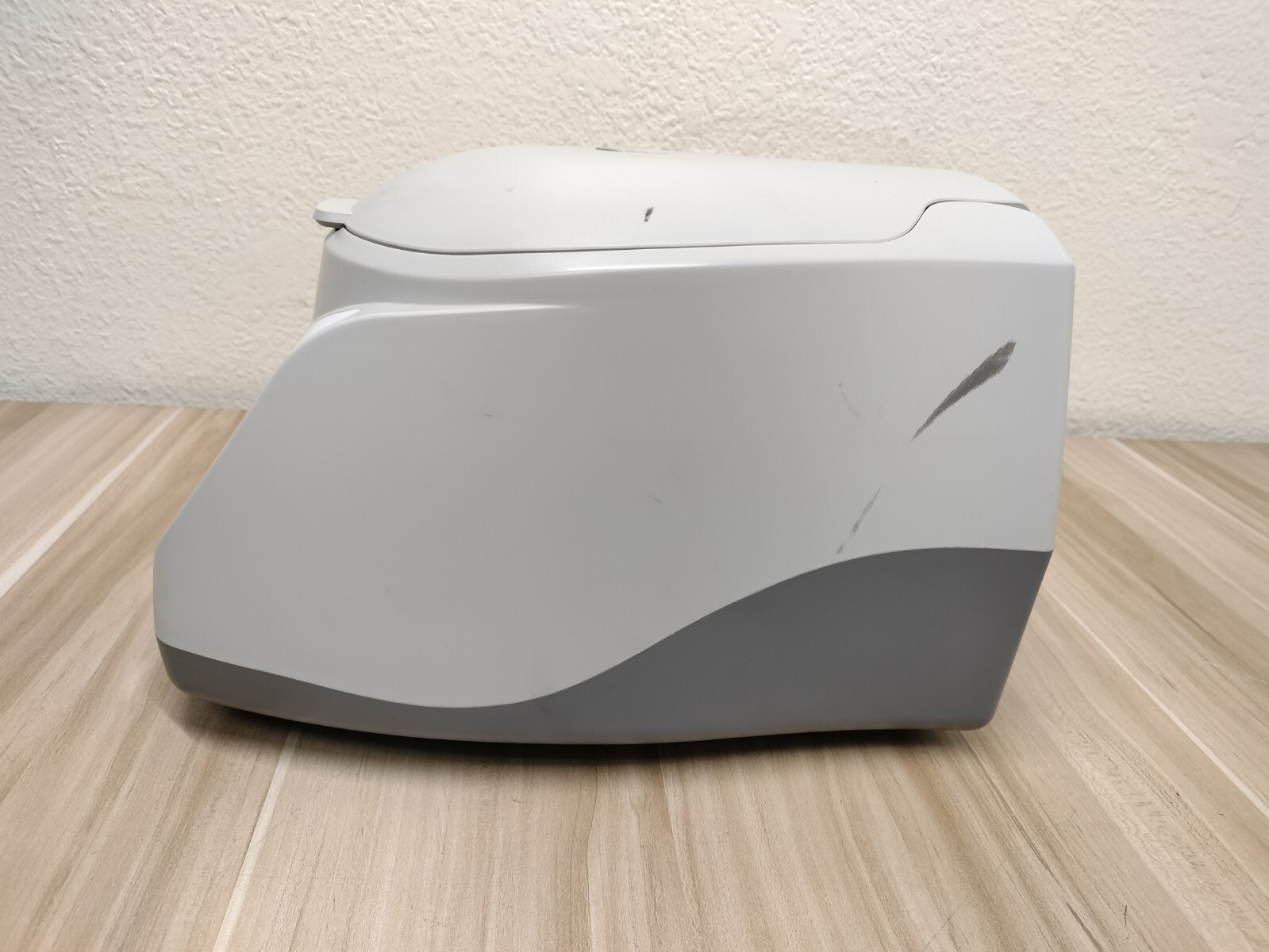 Benchmark MC-24 TouchScreen HighSpeed Compact Microcentrifuge*DOES NOT POWER ON*