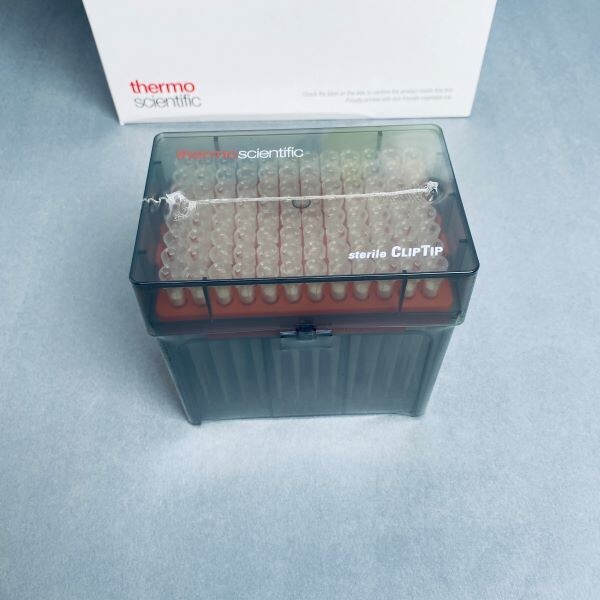 Thermo Scientific Pipette Tips 300 ul ClipTip Filtered Sterile Case of 32 Racks