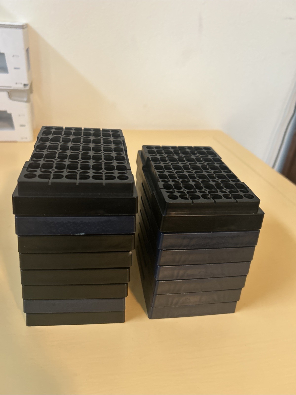 Applied Biosystems MicroAmp Splash-Free 96-Well Base (set of 15) used