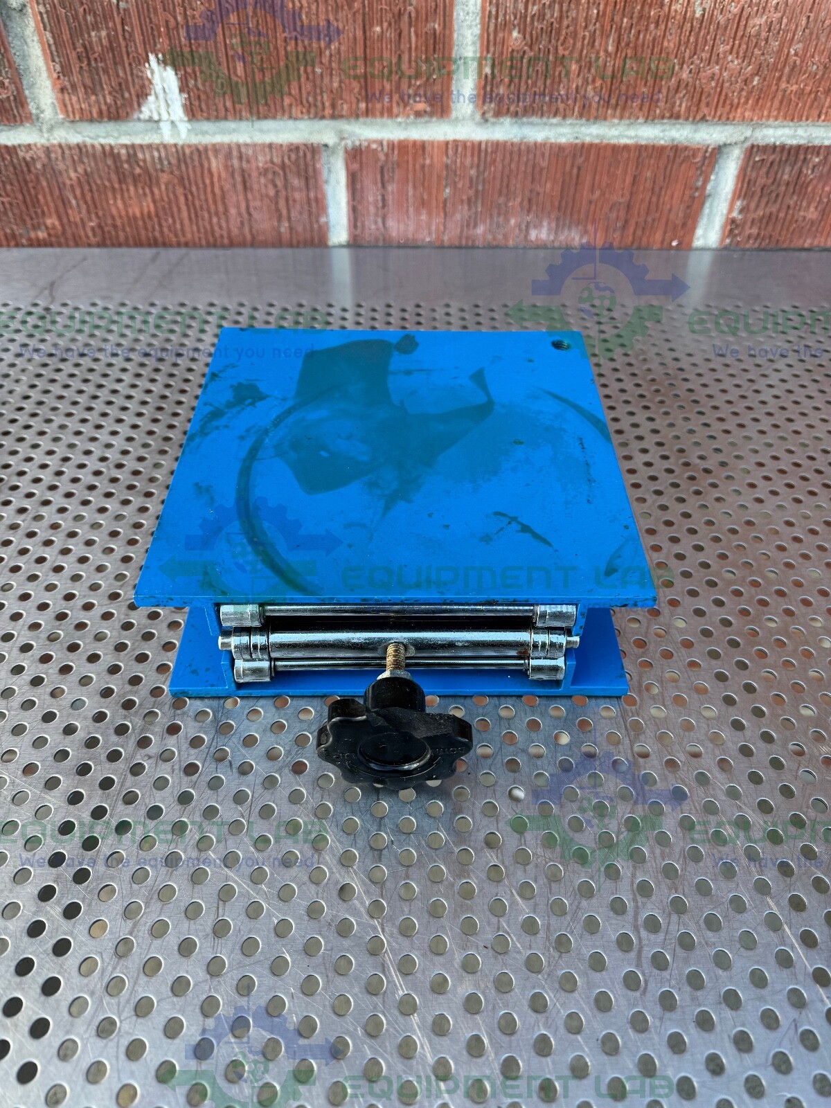 Unknown 8″ x 8″ x 12″ Table-Top Lab Jack