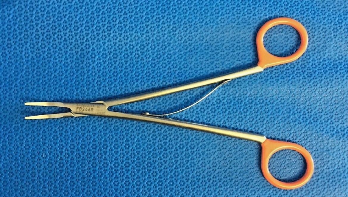 Aesculap FB246R Large Clip Applier for Open Surgery 25° Up, 30 Day Warranty.