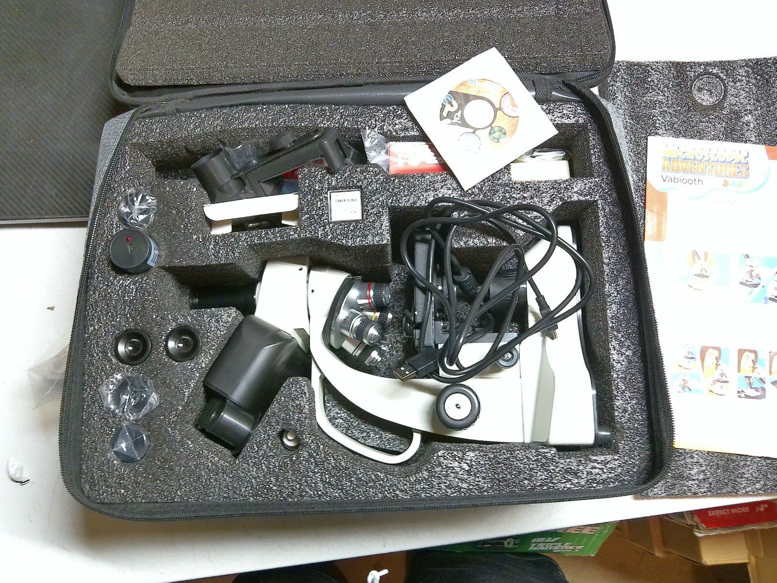 Adult Trinocular Microscope WF10x and WF25x Eyepieces 40X-5000X