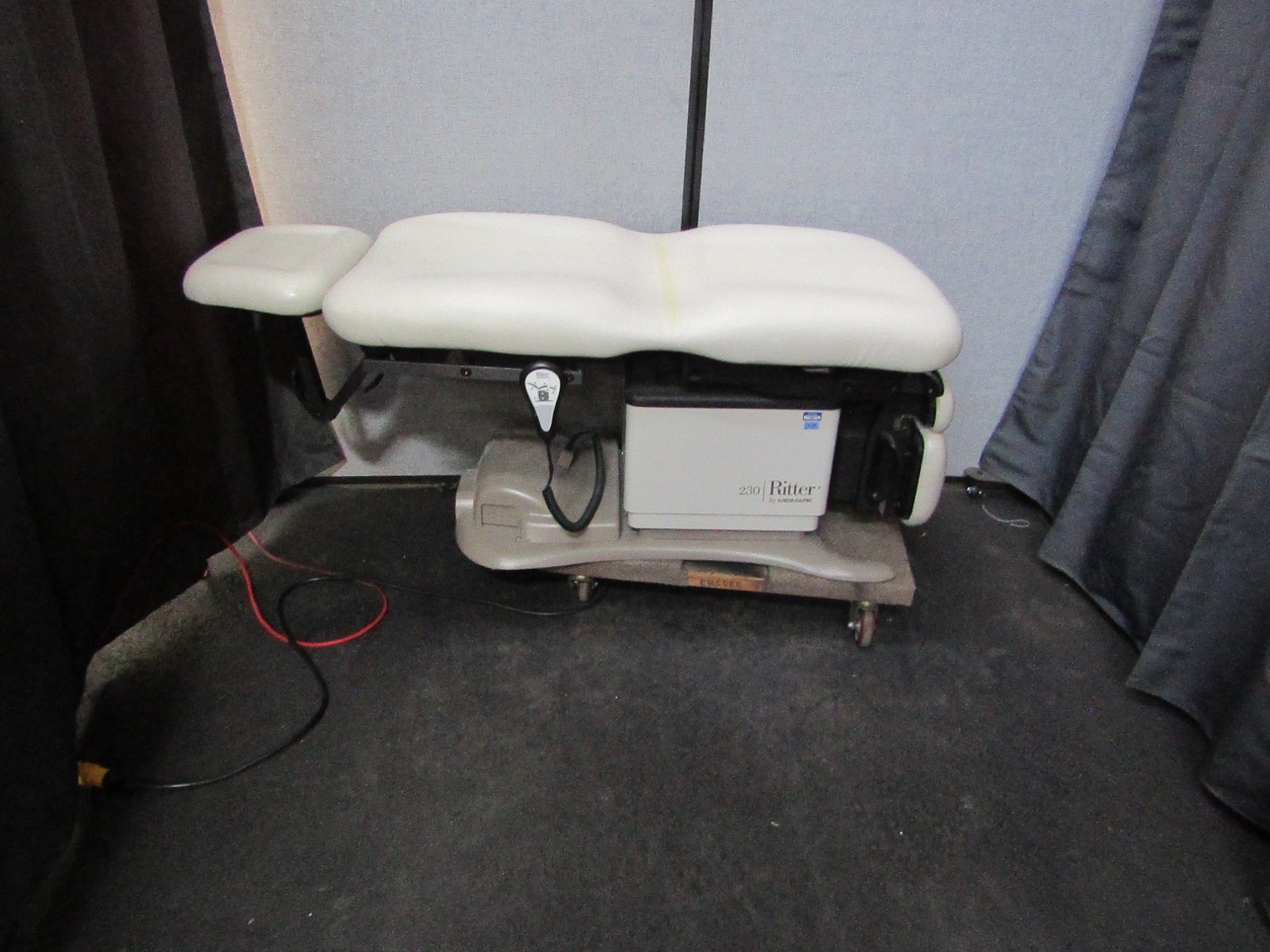 Midmark/Ritter Model 230-03 Power Procedural Chair – Biomed Tested