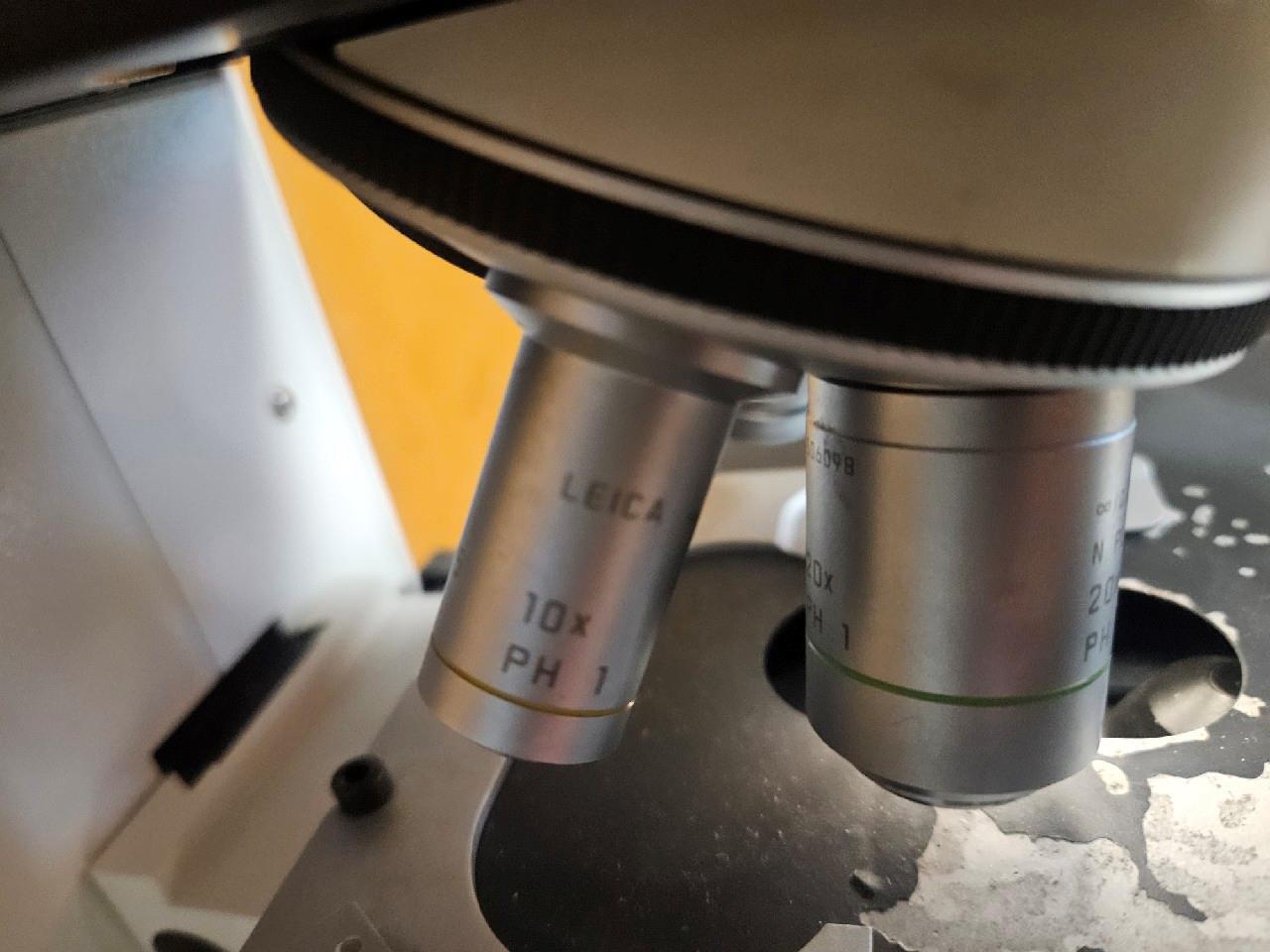 LEICA DM4000 B UPRIGHT CLINICAL RESEARCH MICROSCOPE DM 4000-B W/ 4 OBJECTIVES
