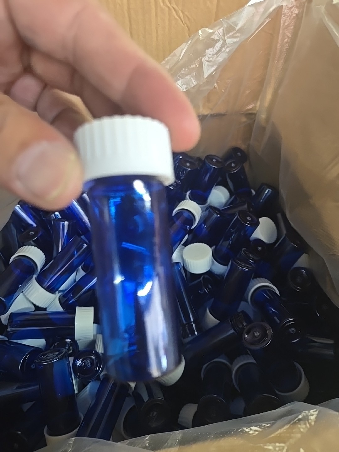 (490 Pack ) Vials with Plastic Screw Caps Box
