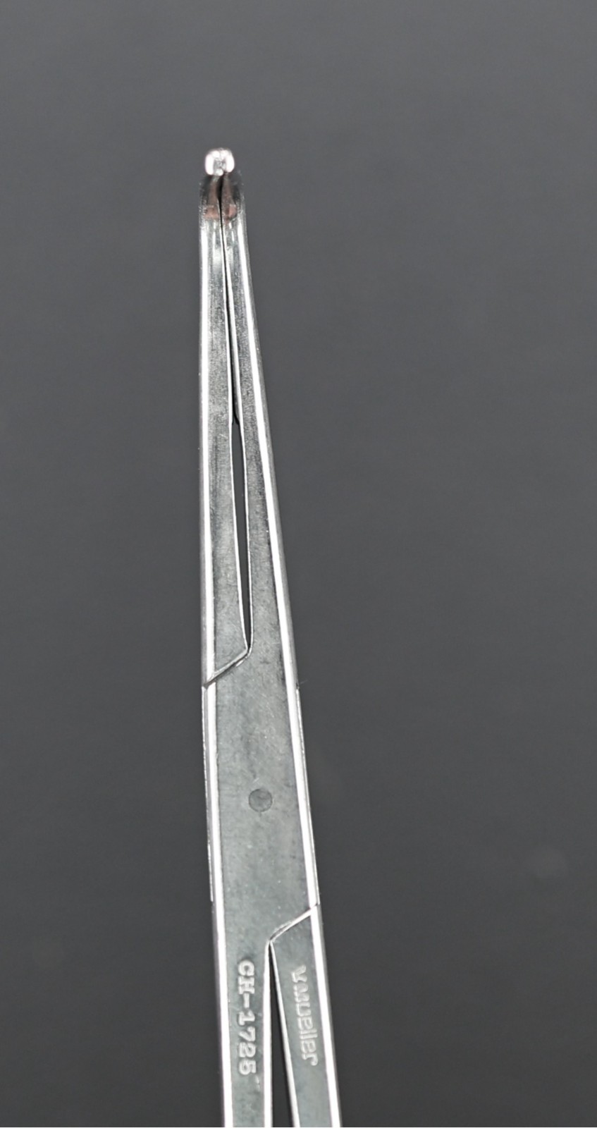 Mueller CH1725 Mixter Hemostatic Forceps, Cross Serrated Tips, Angled 90°, 8.5″