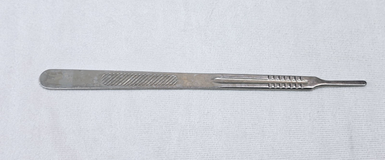 V. Mueller SU1404–002 4L Long Knife / Scalpel / Blade Handle