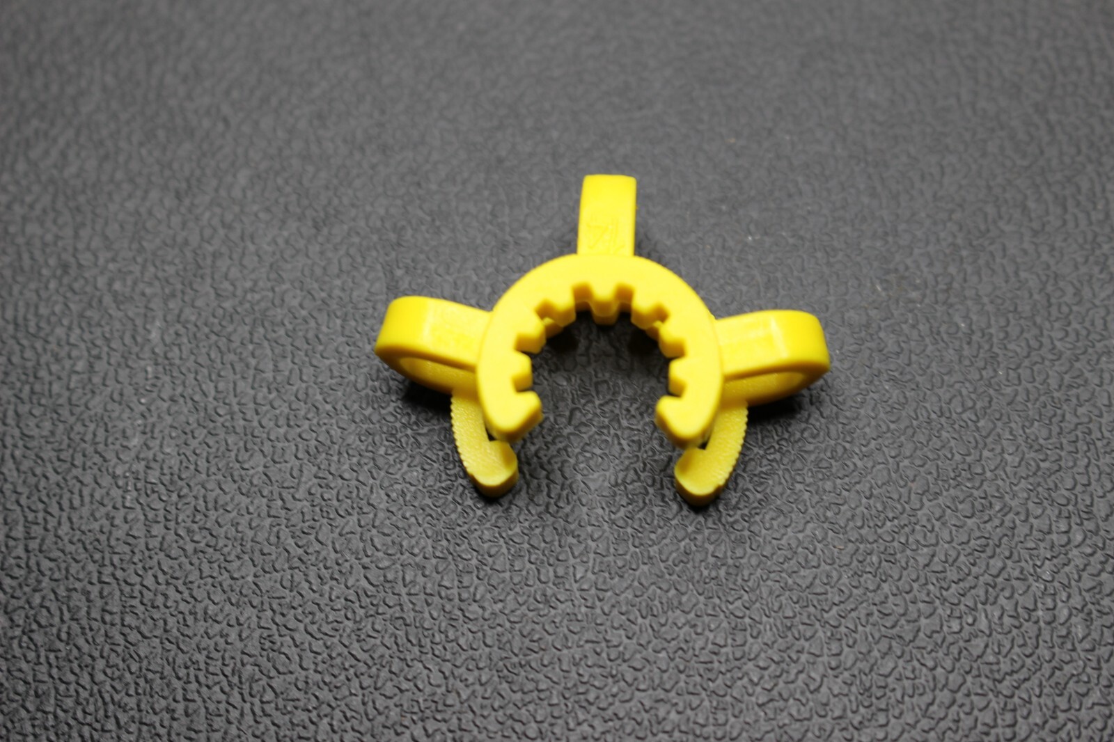 Keck Yellow Clamp Standard Taper Fit Joint Sizes 14/20 14/35 CG-14503 Chemglass