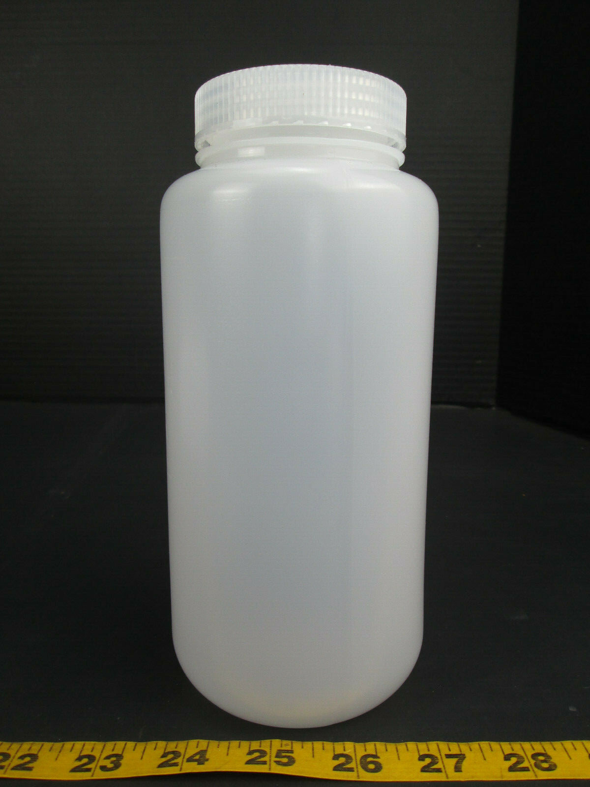 New In Box Lot of 4 SturdeeSeal Plastic Bottles Jars w Lids 32oz 32 Ounces SKUC