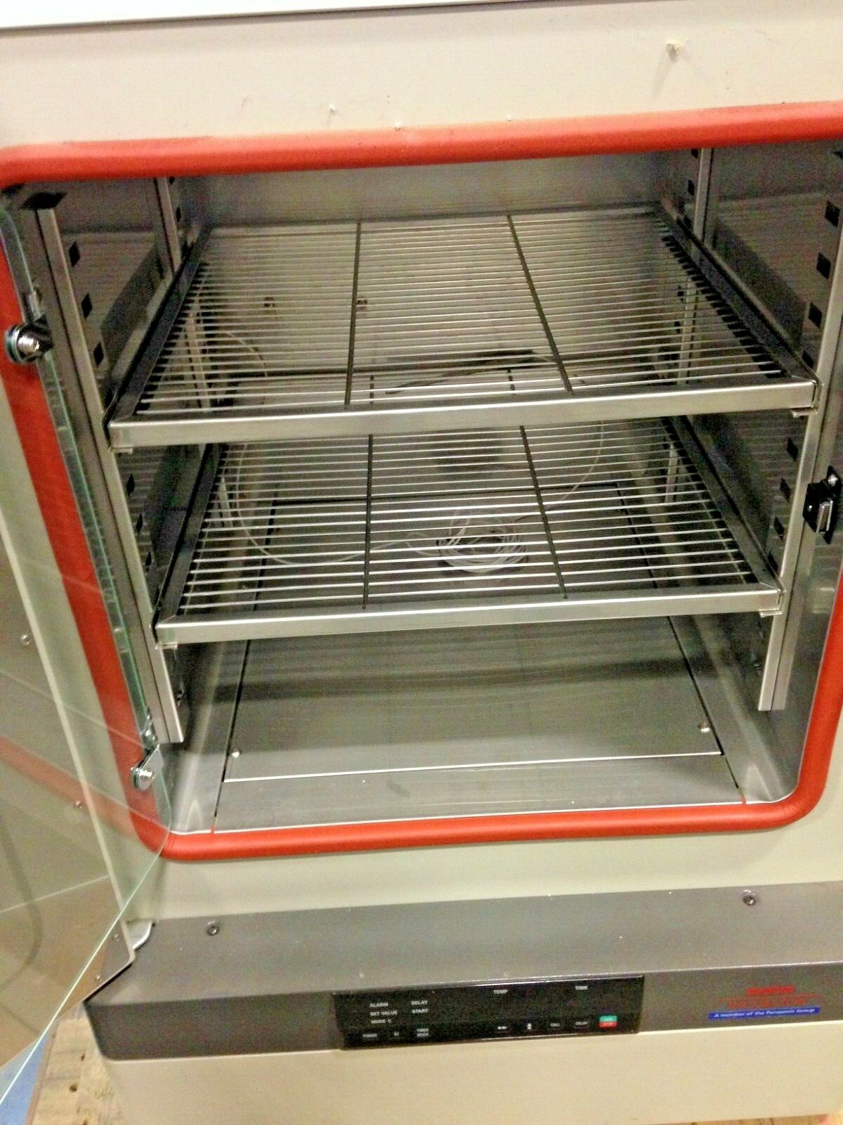 Sanyo MIR-162 Gravity Convection Incubator