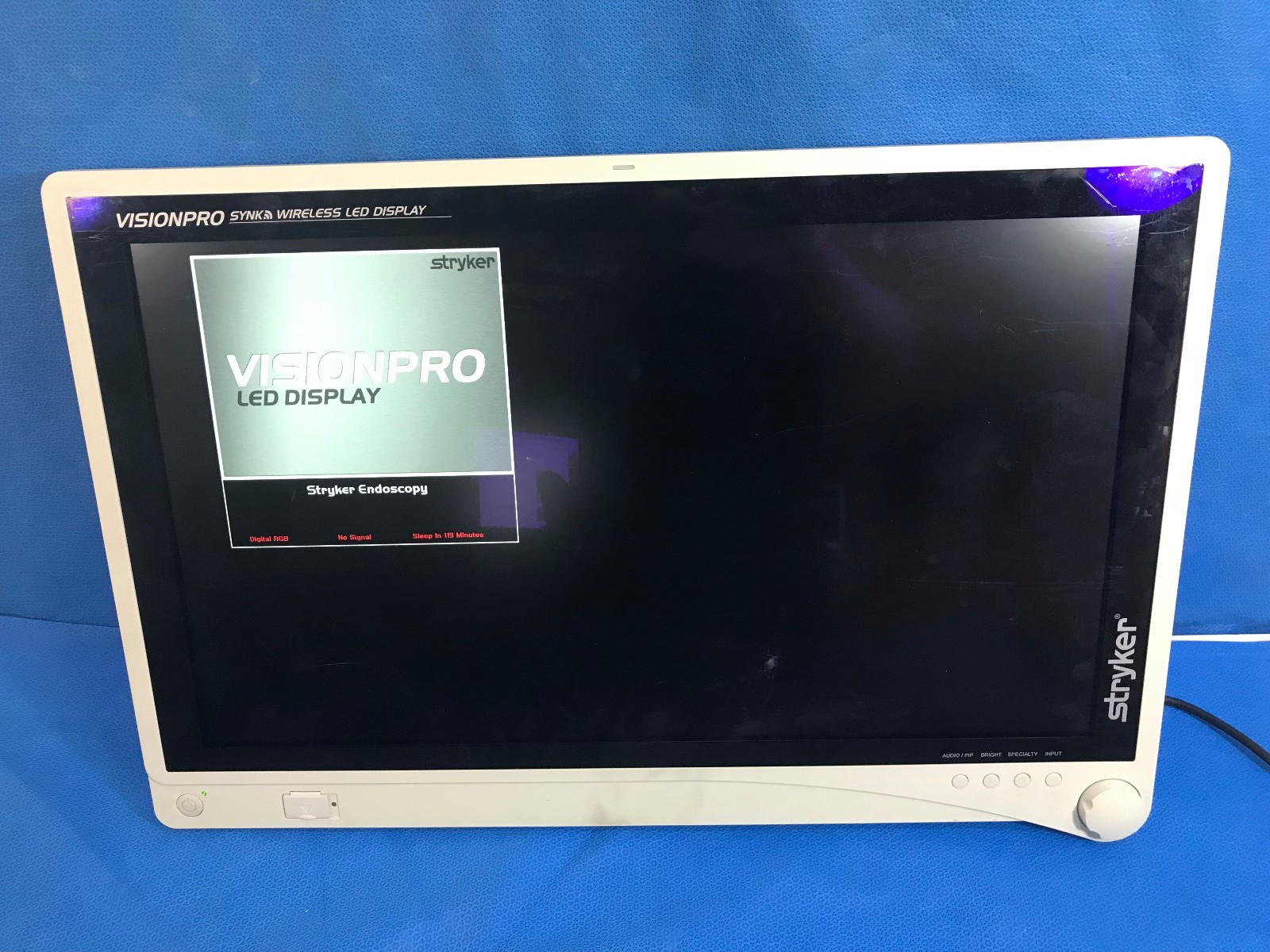 Stryker 240-031-000 26″ VisionPro Synk Wireless LED Monitors w/ PS (Perfect)