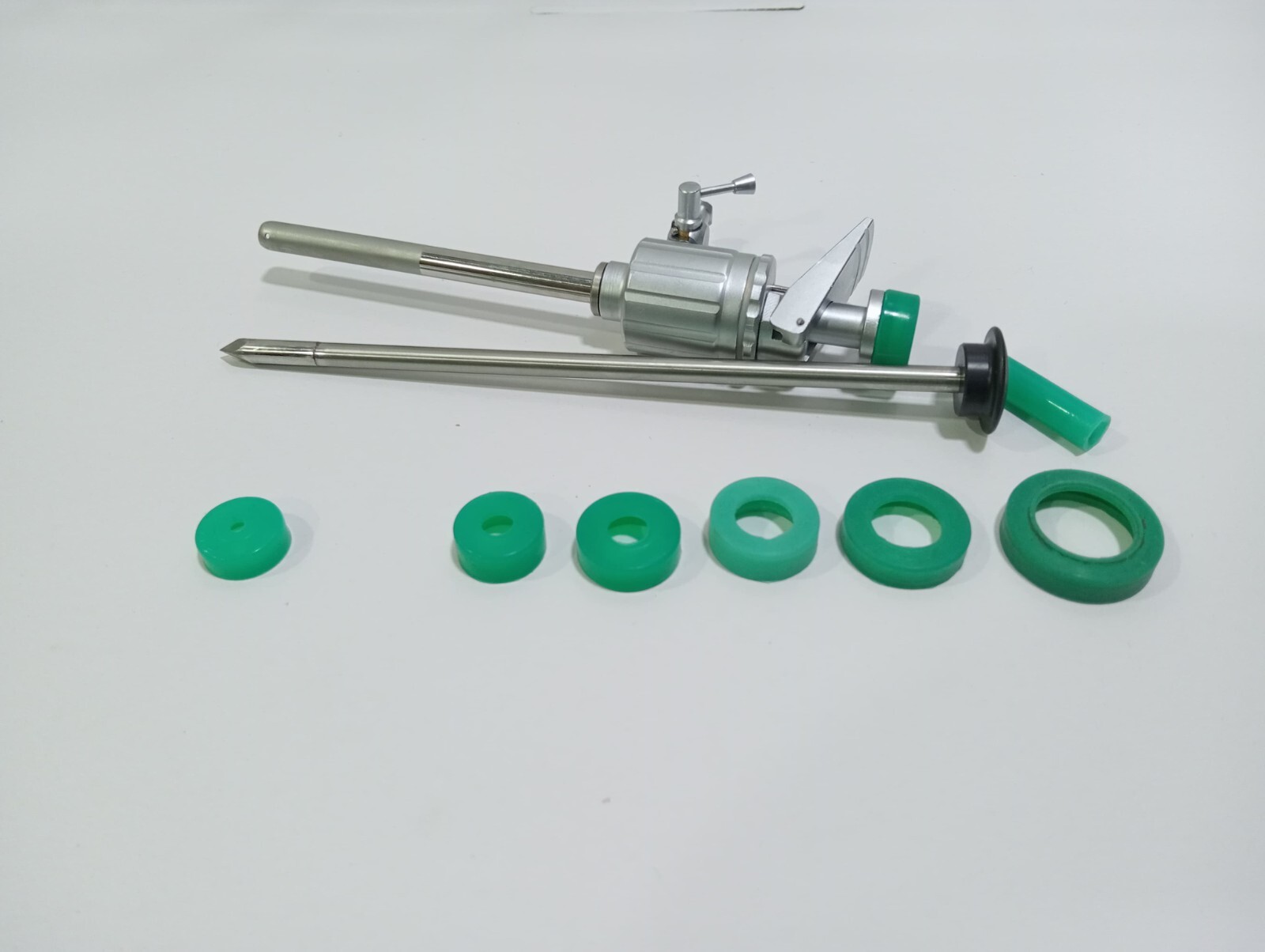 Laparoscopic Trocar and Cannula Pyramidal Tip Surgical Instruments Set 5mm 110mm