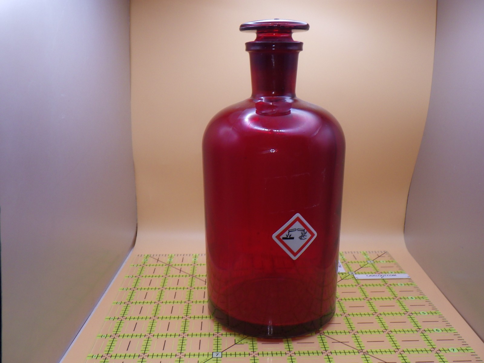 Vintage Pyrex Ruby Red 1L Reagent Bottle 1000ml Apothecary Jar Stopper 29 USA
