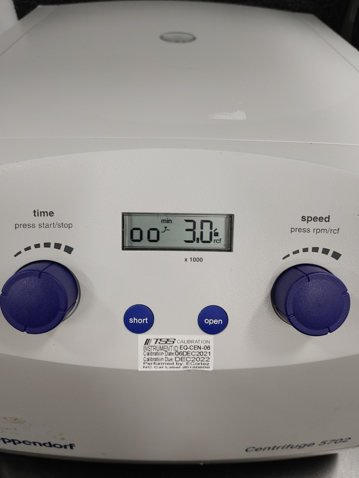 EPPENDORF 5702 Low Speed Centrifuge No Rotor