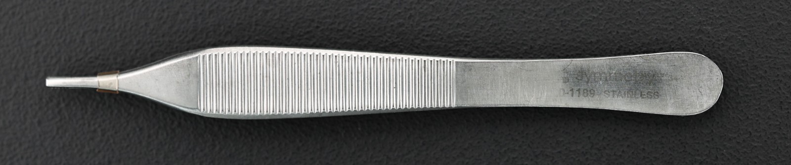 Symmetry 30-1189 Adson Brown Forceps, Serrated, 1.5mm Wide Jaw, STR, 4-5/8″