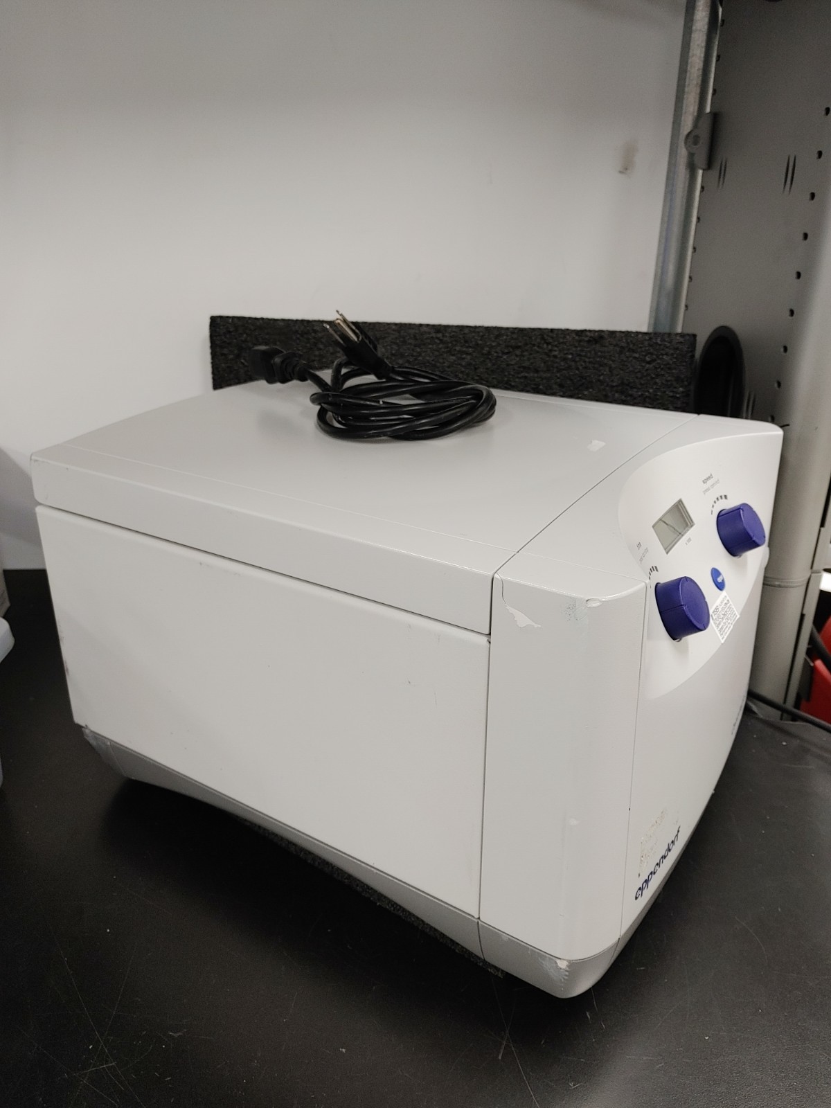 EPPENDORF 5702 Low Speed Centrifuge No Rotor