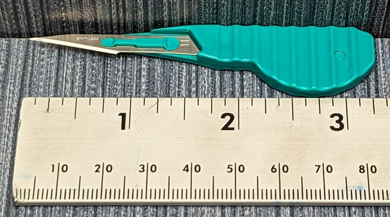 Lot of 100 x Getinge Maquet Medical Device Safety Service Mini Scalpel Size 11
