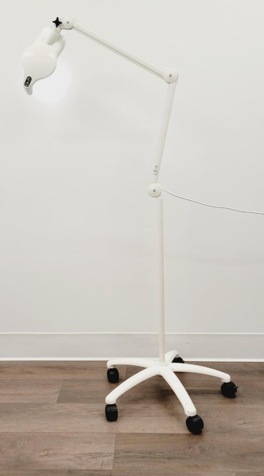 Burton SELEDFL Super Exam LED White Light w/ Floor Stand