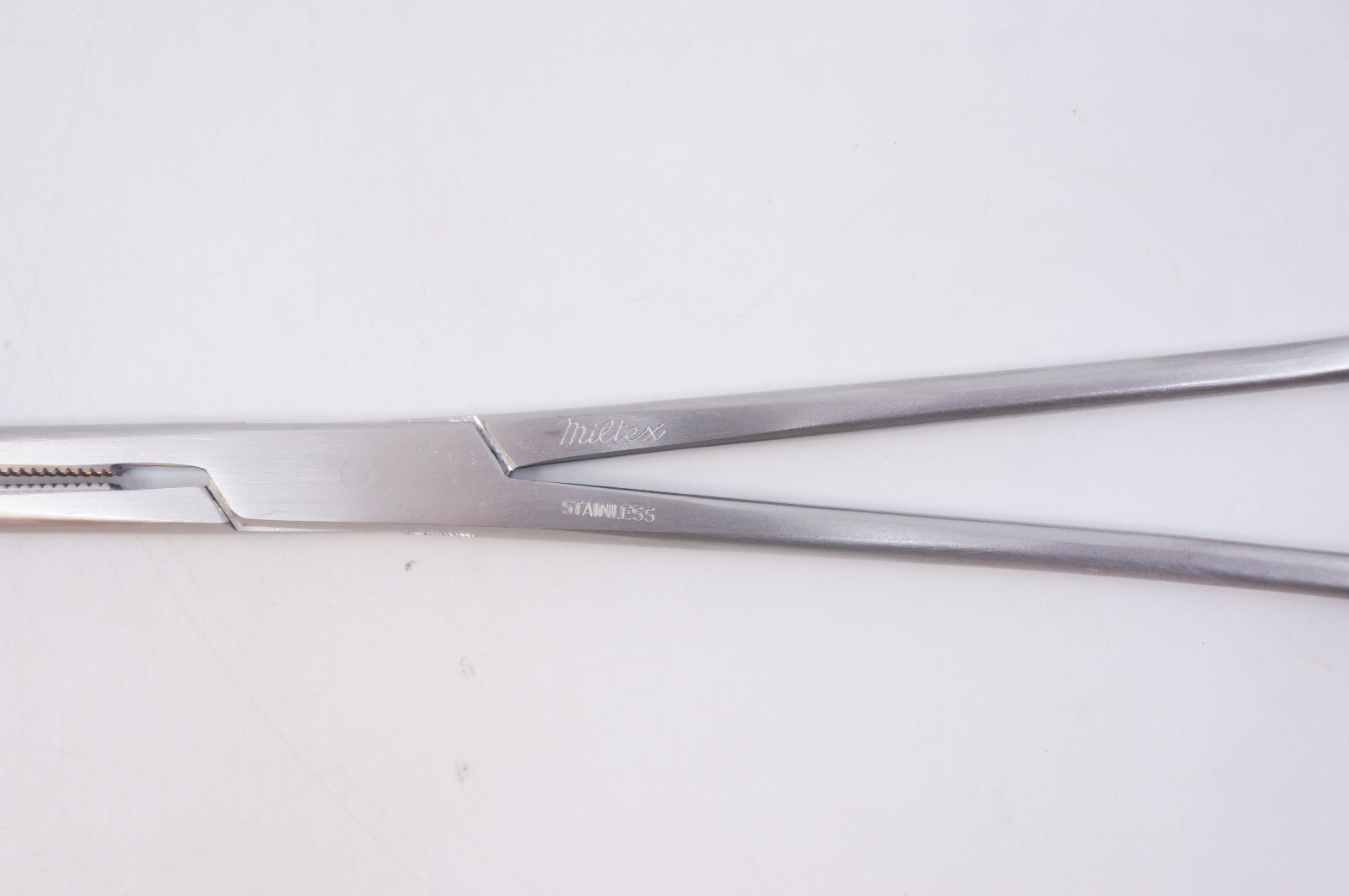 Miltex Forceps Kidney Pedicle, Length 24.1cm, NSN 6515-01-139-8204