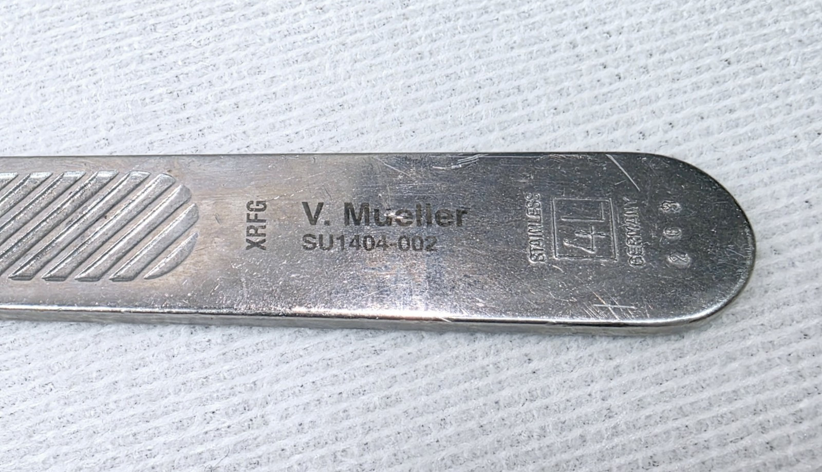 V. Mueller SU1404–002 4L Long Knife / Scalpel / Blade Handle
