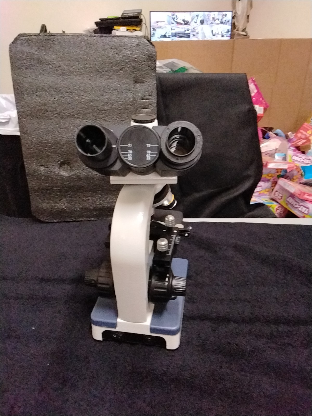 Trinocular Microscope With Electronic Eye Piece