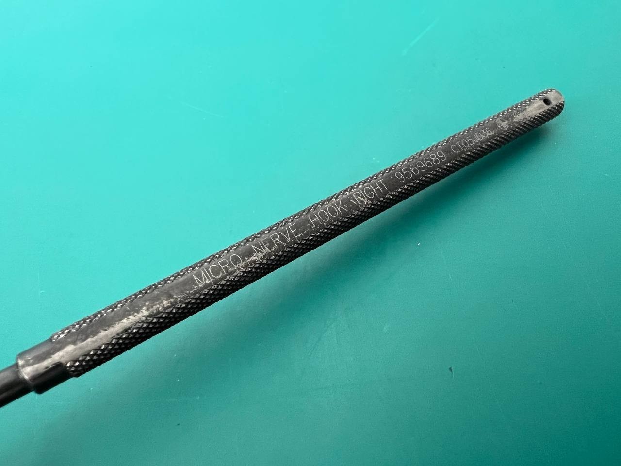 Medtronic 9569689 MetrX II Micro Nerve Hook, Right, Bayonet Neuro Spine