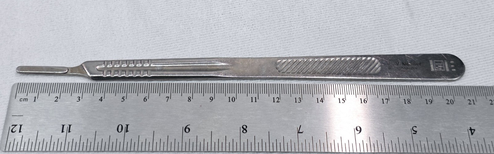 V. Mueller SU1404–002 4L Long Knife / Scalpel / Blade Handle