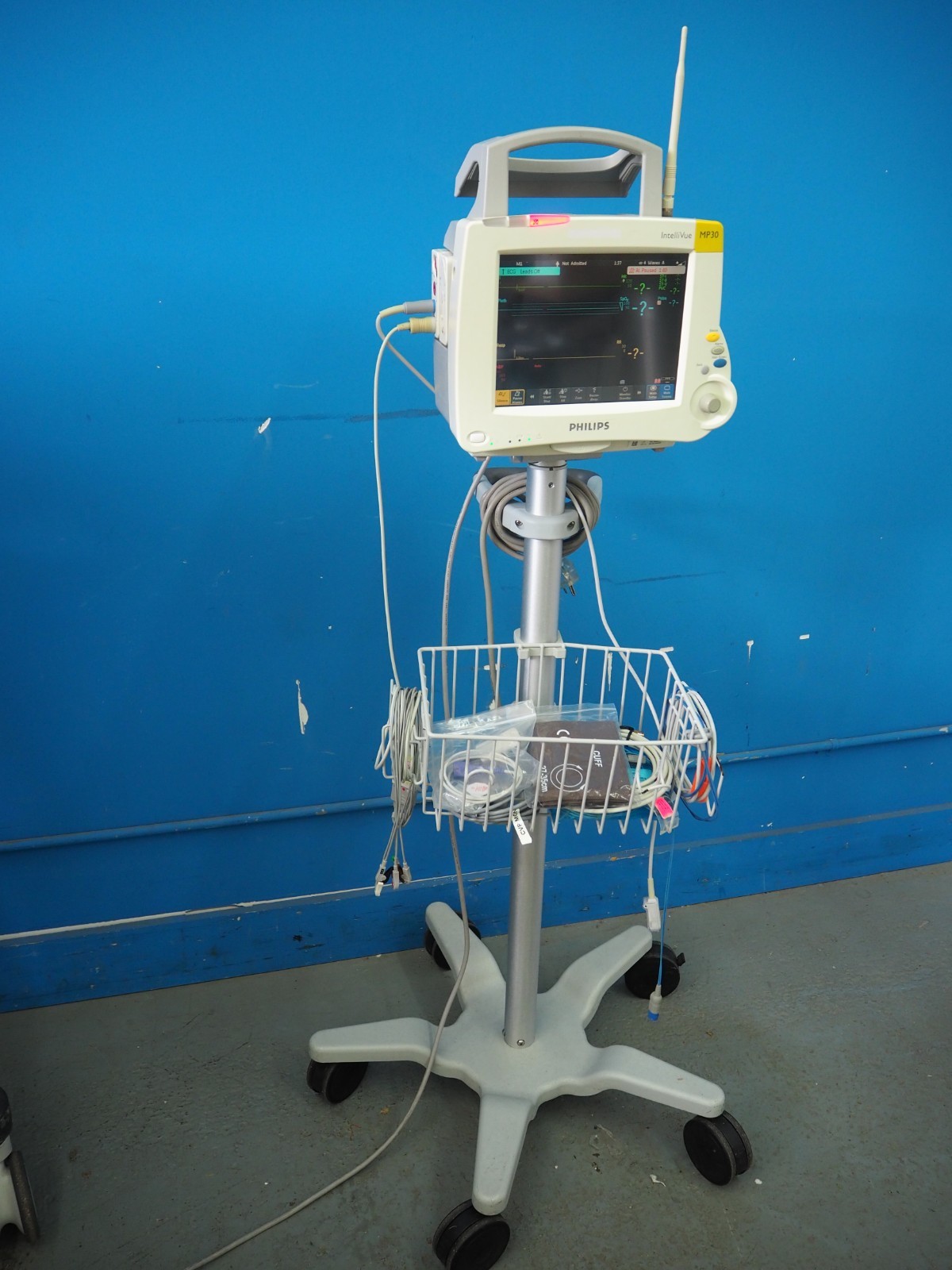 Philips MP30 IntelliVue Monitor with M3015A EtCO2 & M3001a Module Patient Cables