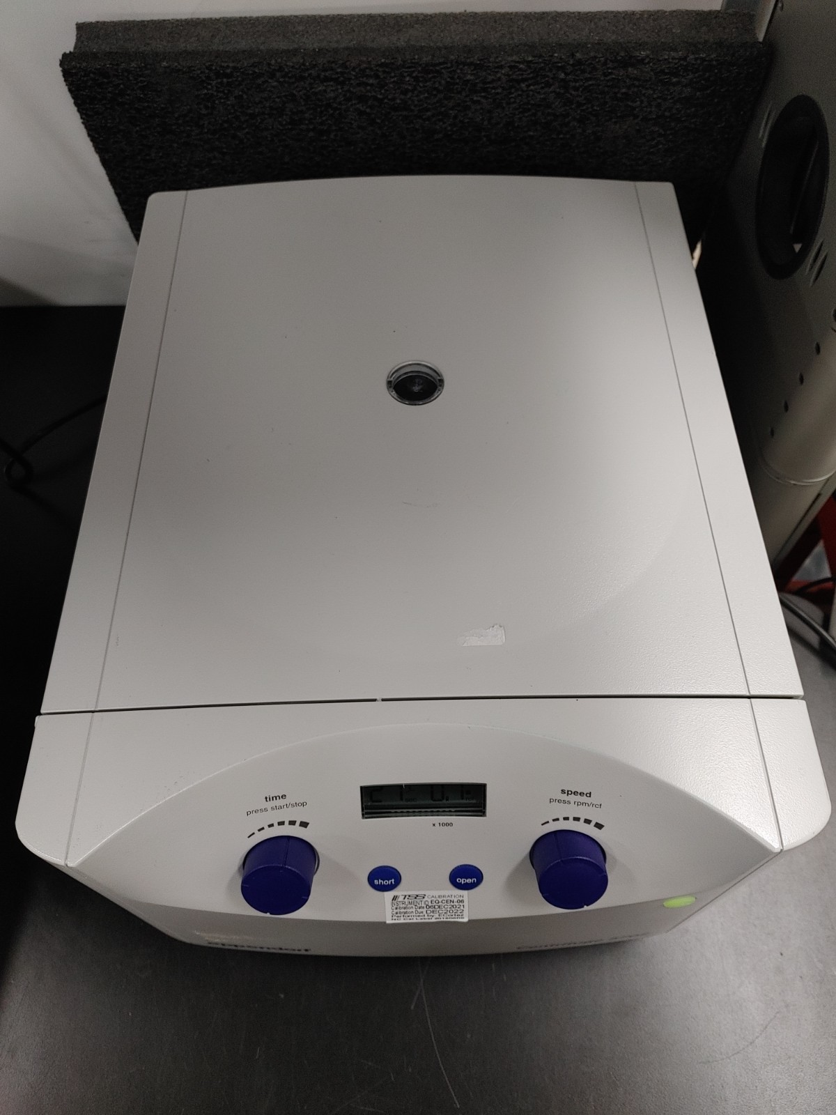 EPPENDORF 5702 Low Speed Centrifuge No Rotor