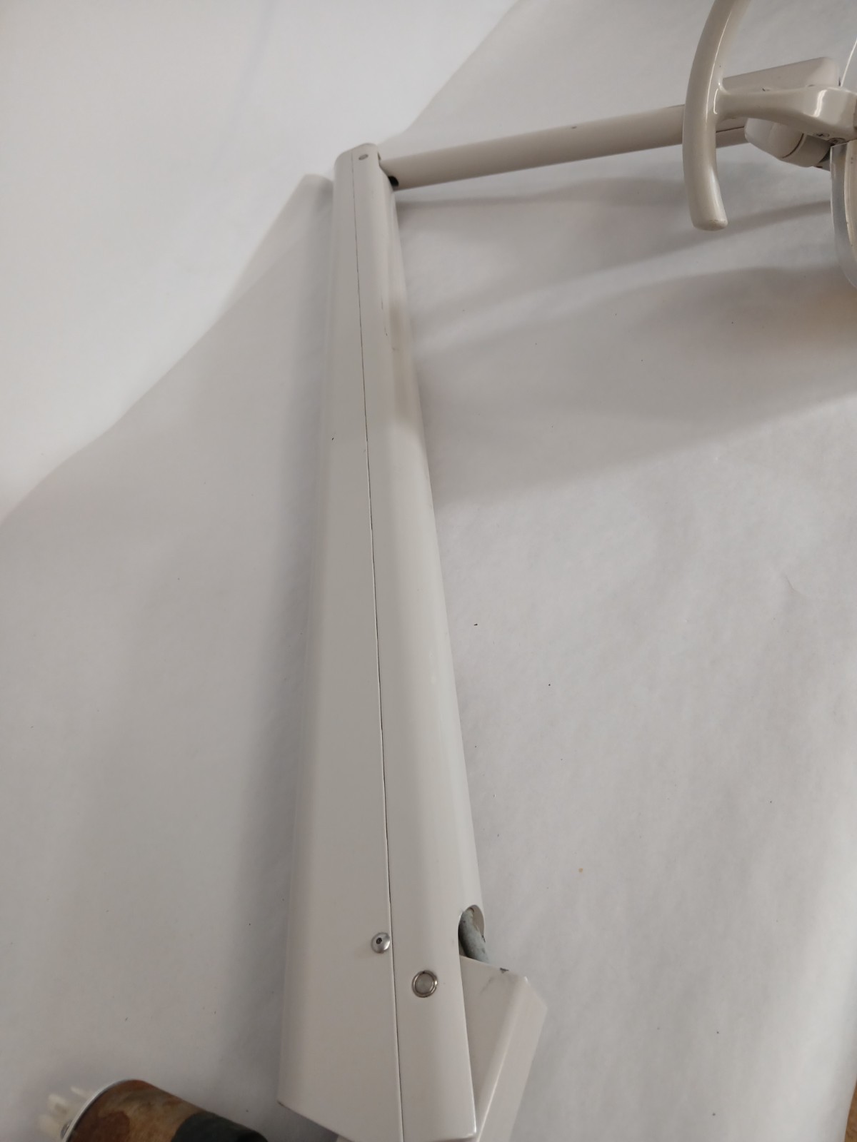 A-dec Dental Operatory Exam Light with Articulating Arm 44129 – TESTED