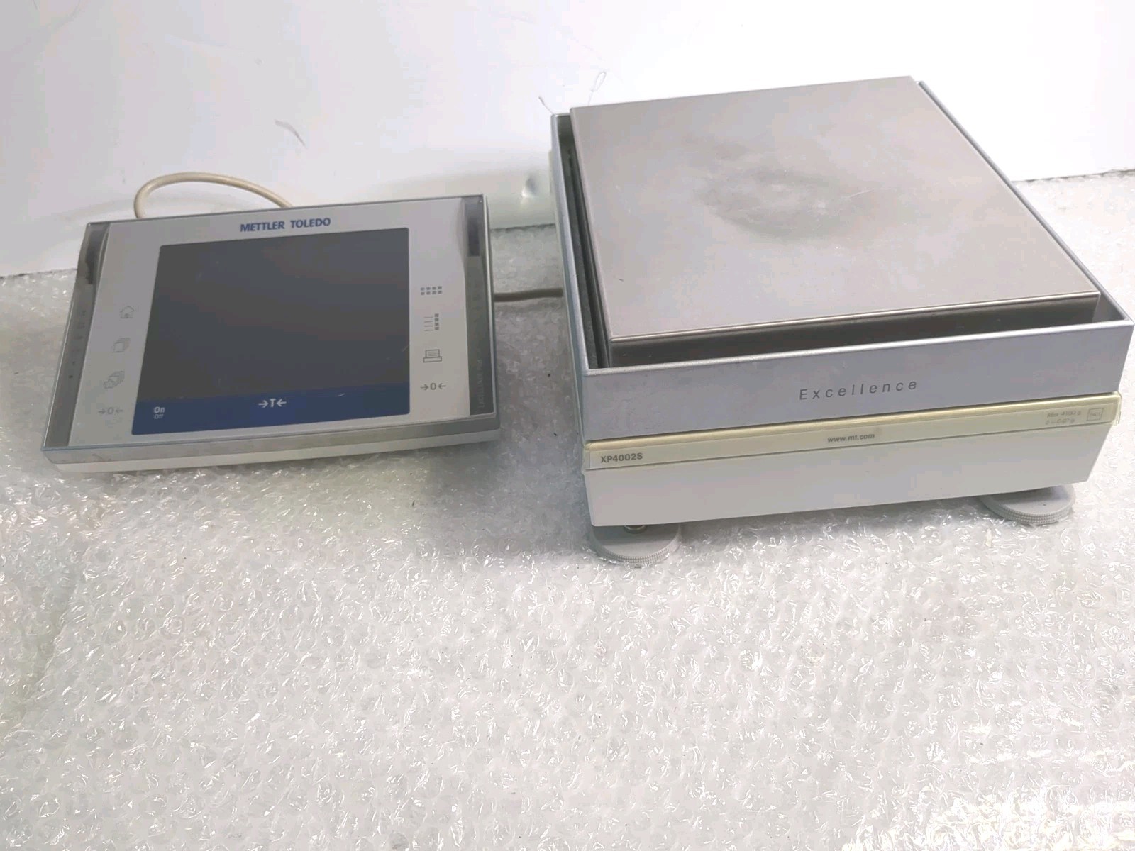 Mettler Toledo XP4002S balance scale