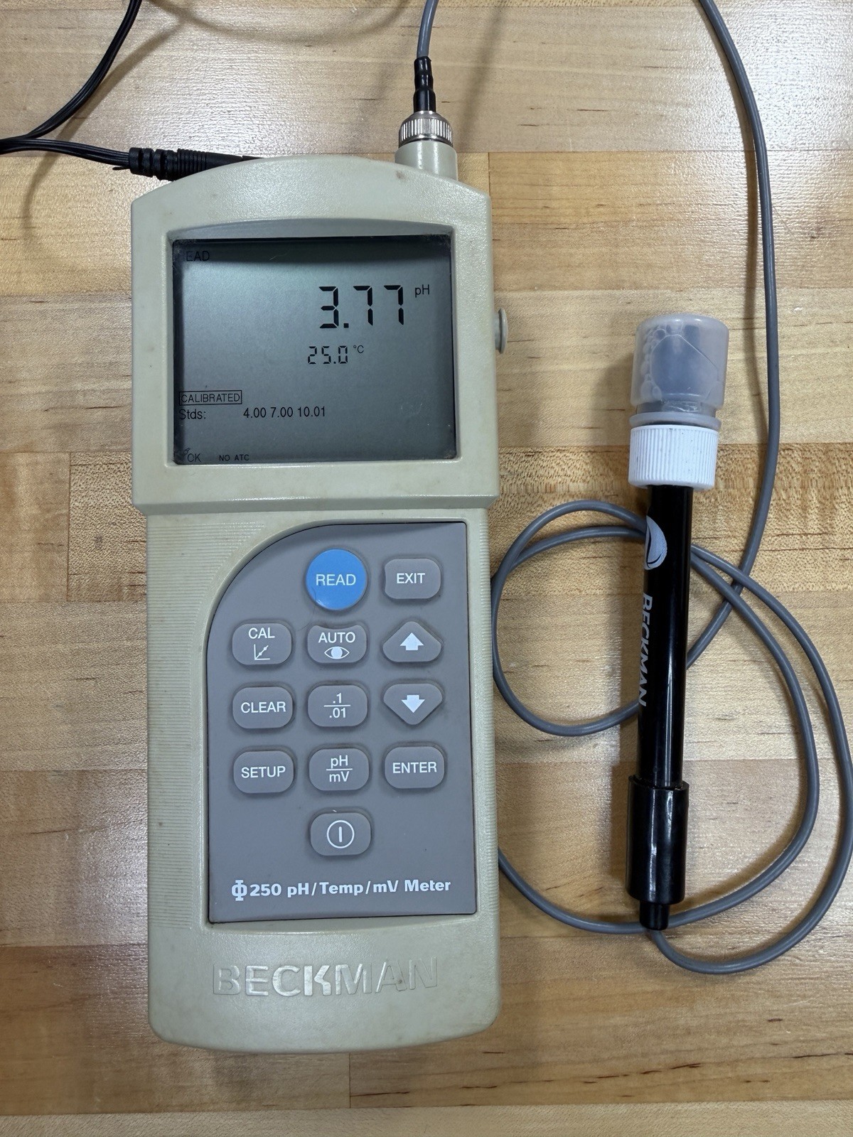 Beckman Coulter Φ250 Portable pH Temp mV Meter w/ Electrode Probe Powers On