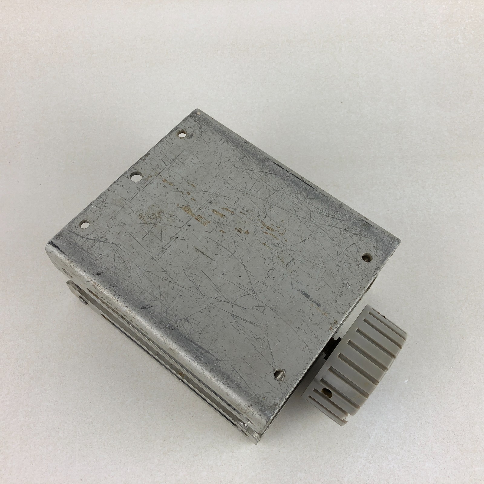 Cenco-Lerner LAB-JACK No. 19089 4-1/2″ X 5-1/2″ Extends 2-3/4” to 10” Tall