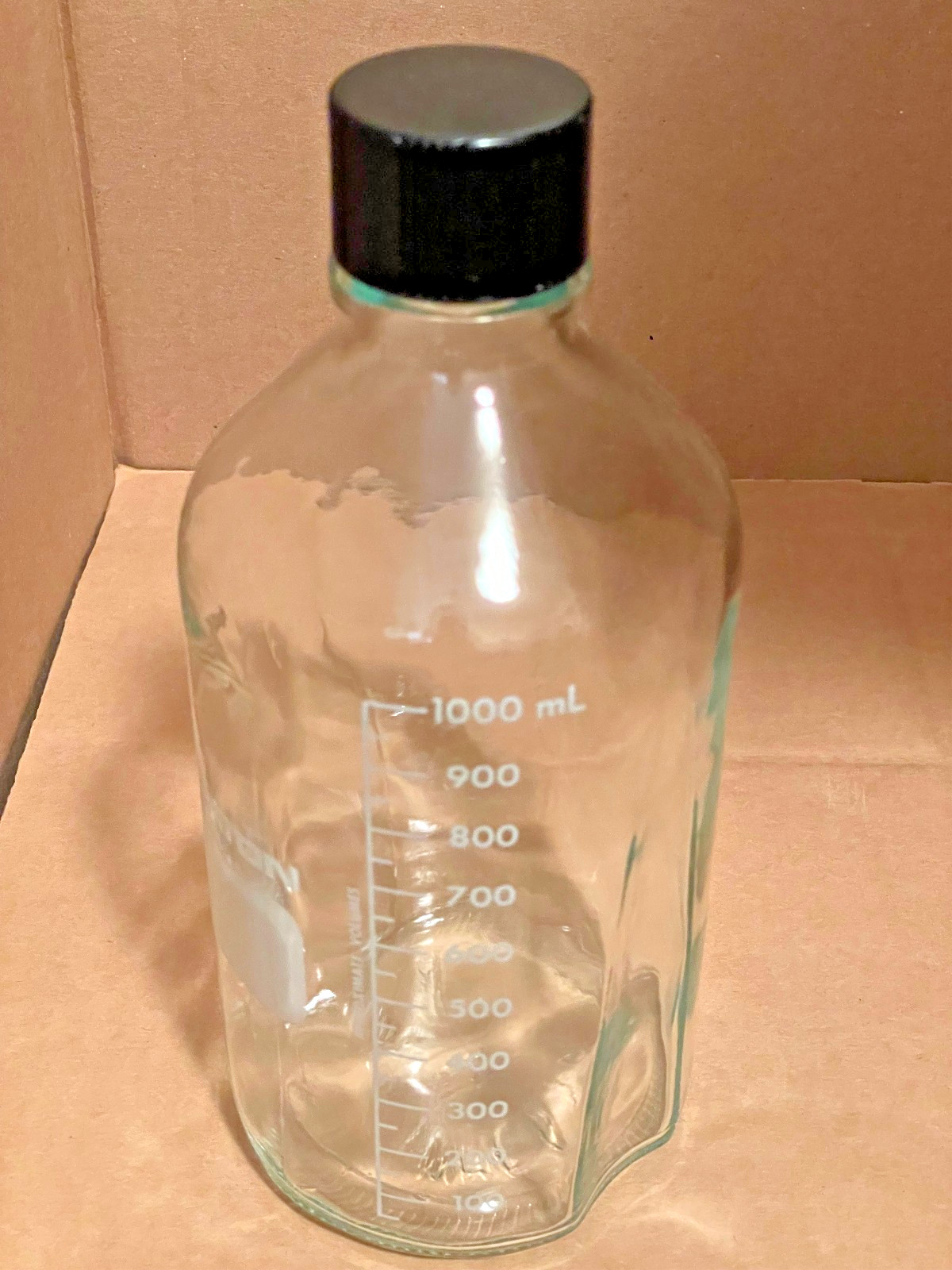 Wheaton 219760 Graduated Media Bottle with Rubber-lined Cap 1000mL – LOT of 12