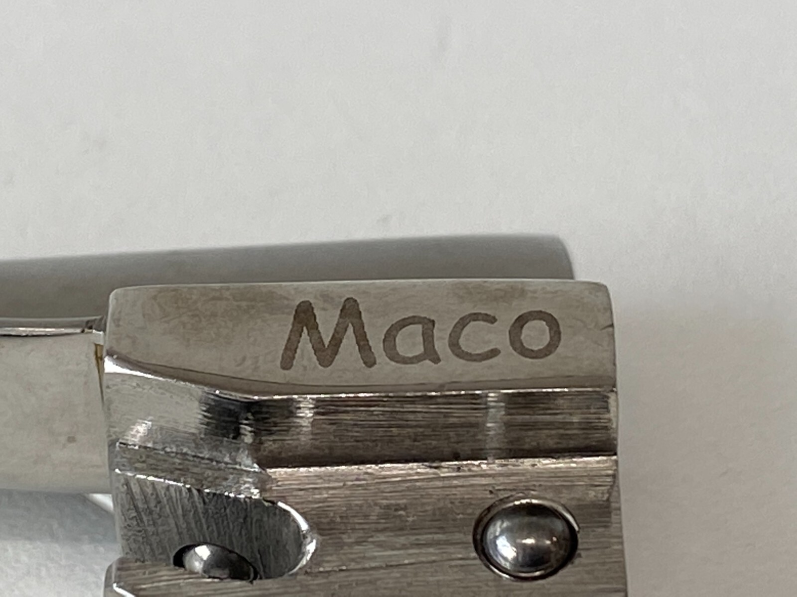 L30: Lot of 34 Maco Macintosh 2 Blade