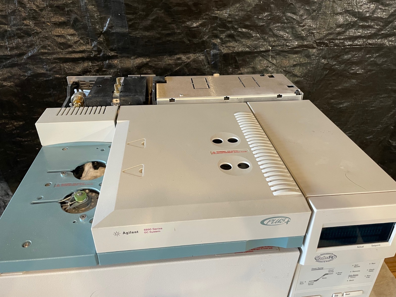 Agilent 6890 Plus Gas Chromatograph GC System G1530A
