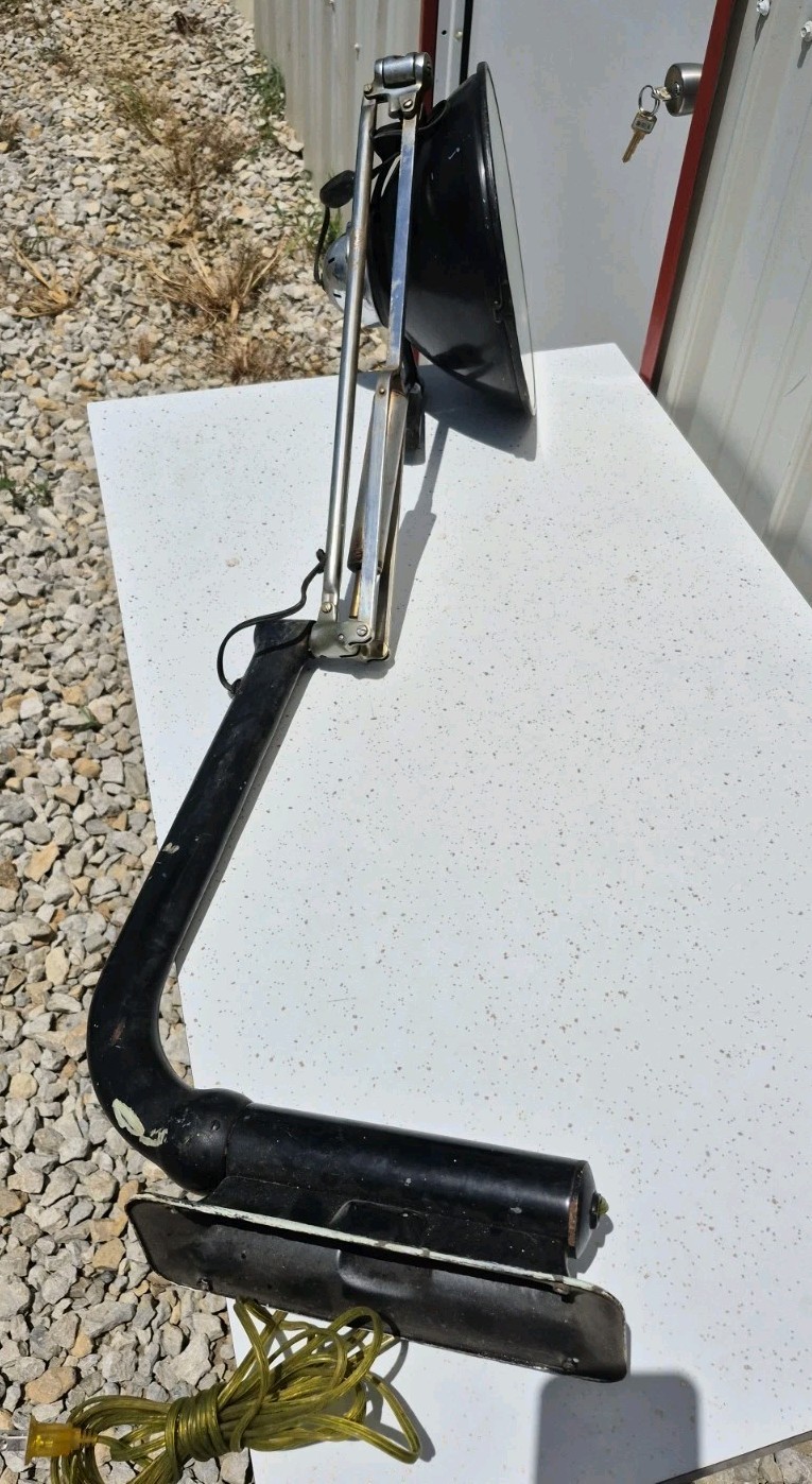 Pelton E&O Dental Exam Operating Light Vintage W/Wall Mount And Adjustable Arm