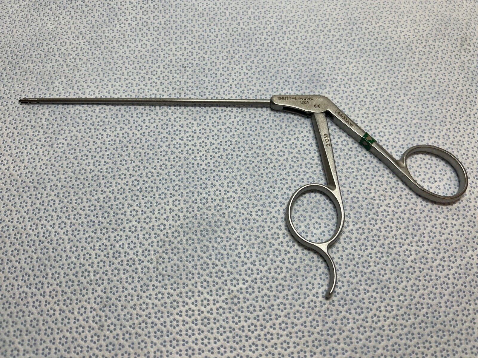Shutt-Linvatec 2.1039 Suture Punch Forcep 3.7mm Straight Blunt Tip Square Trim